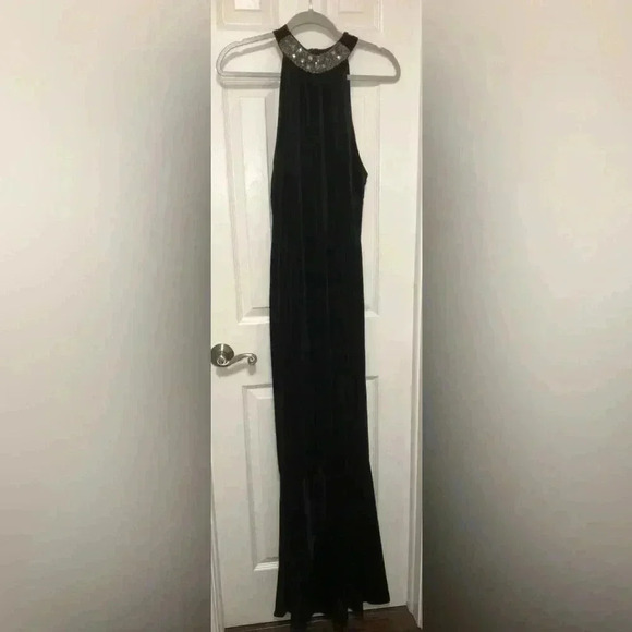 Beaded Mock-Neck Velvet Jumpsuit Multiple sizes - Picture 7 of 15